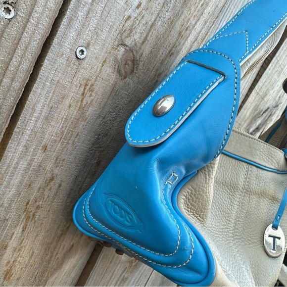 Tod's Blue and Tan Shoulder Bag with Slouchy Design - Picture 7 of 16
